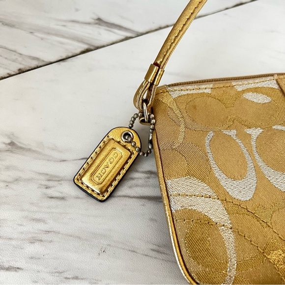 Coach Wristlet Zip Closure Gold And Silver Tone Treads Pink Lined - Picture 8 of 8